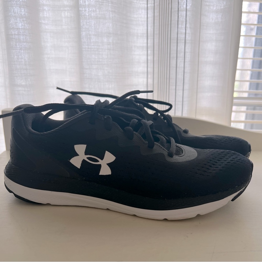 Women’s Under Armour tennis shoes